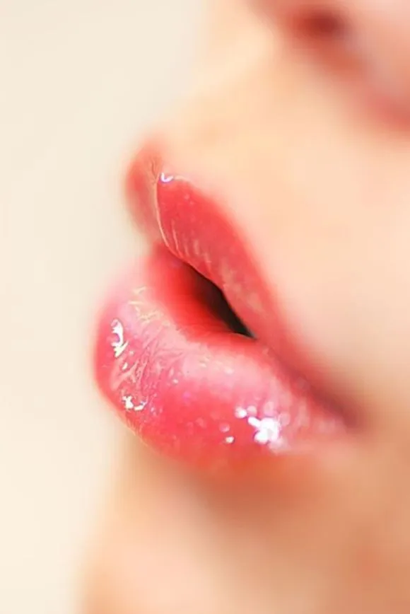 Hengfang Color Changing Flower Lip Gloss